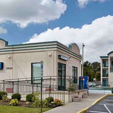 All Day Inn Sandston Exterior photo