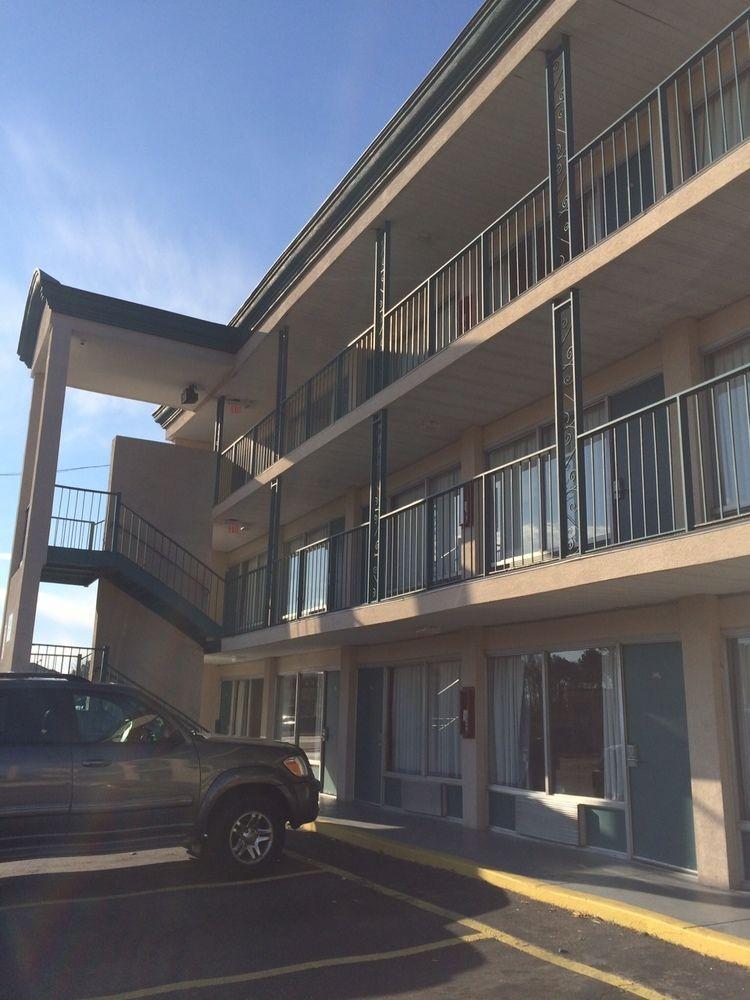 All Day Inn Sandston Exterior photo